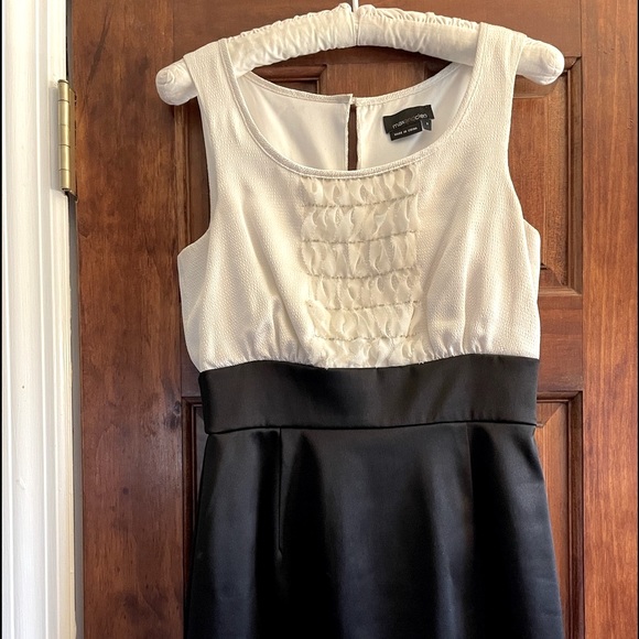 Max & Cleo Dresses & Skirts - Max and Cleo size 2 black and white evening dress